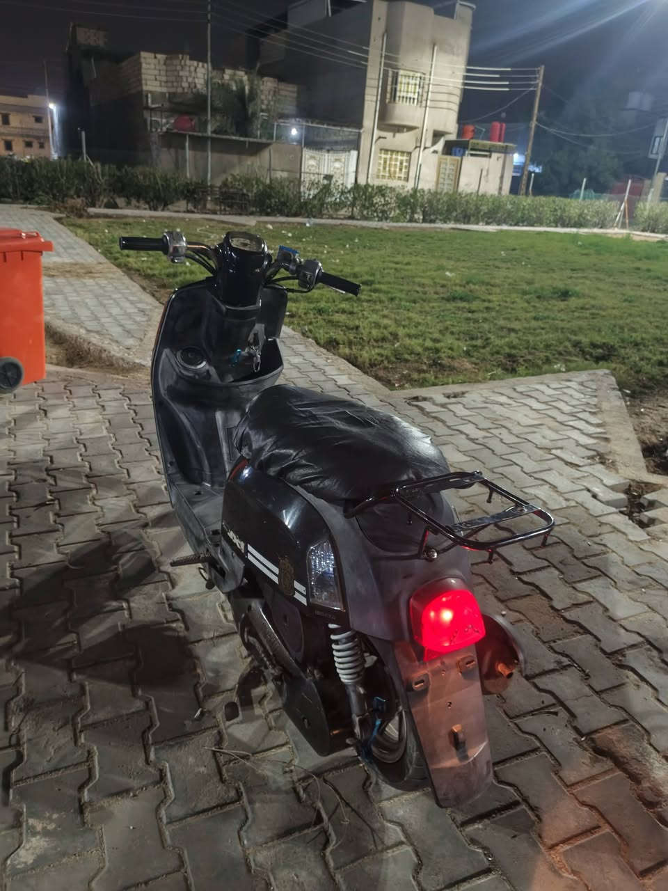 السلام عليكم ماكس بوليس دراجه بلاد مال رمبه ما مفتوحه ختم واحد عنواني البصرة التنومه السعر ٩٠٠ رقم الهاتف ***********
