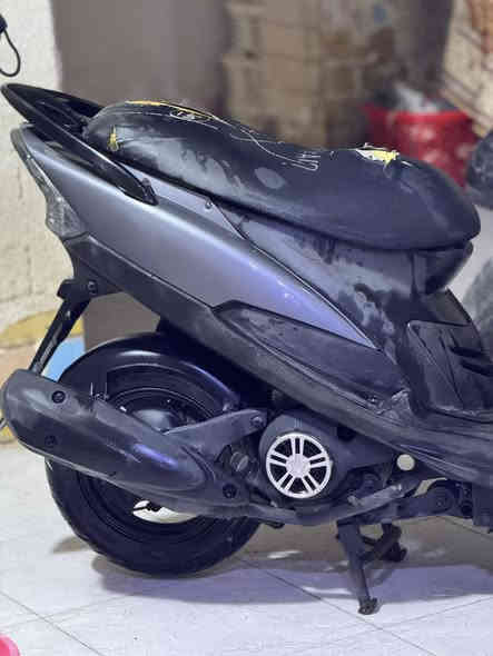 السلام عليكم ماكس عدله للبيع بلاديه 49 مبدل دراجه مفتوحه ولفات دراجه ناعمه خرسه اذا تجي وتسمع الها صوت لاتاخذه كزوز بلادي عينه بلادي مختمه ويه المكينه لونين بس جامته مكسوره ومحتفظ بيه لان بلاديه دبل خلفي جديد مغلفه مابيه نقص كفر البلادي موجود لون اسود فقط شلعه مابيه معدل تمشي كلش حلوه معدله بس شلعه ماكو قليل كلج غيره ماعرف دراجه رايده 650 وبيه مجال للشراي مكاني الاصمعي ***********
