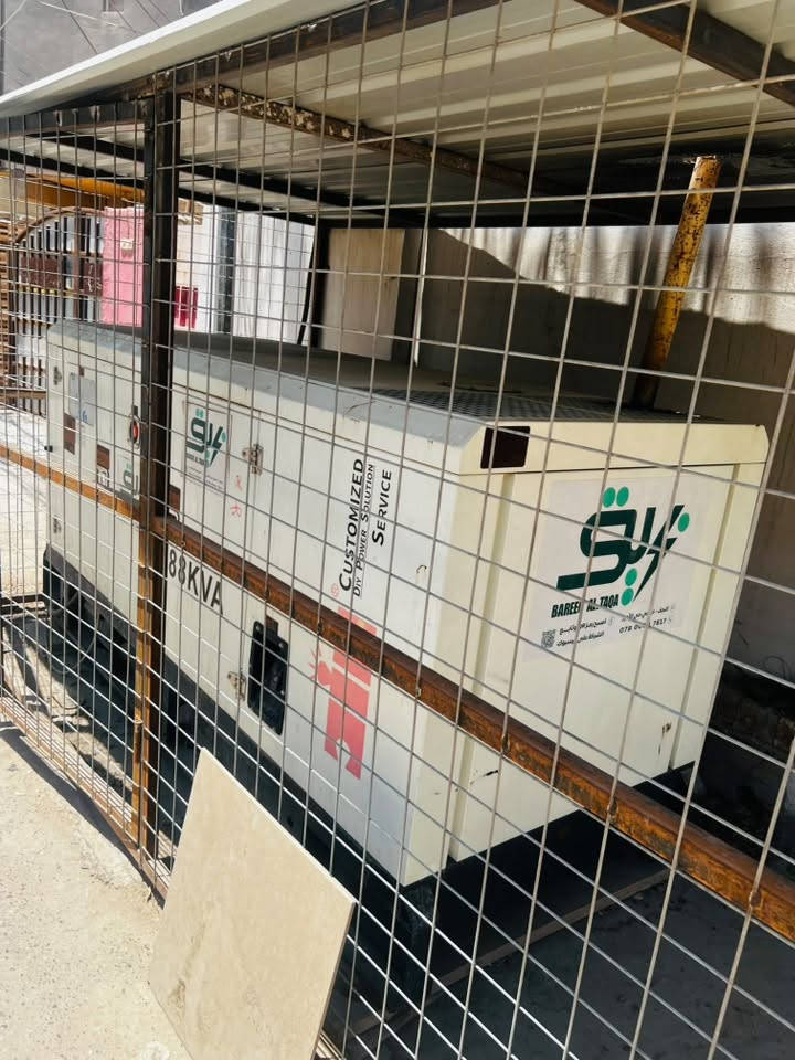 مولدة كمنز للبيع
المولدة جديدة بعدها بالضمان مشتغلة 1000 ساعة فقط 
 80KV 
سعرها 75 
للاستفسار ***********
