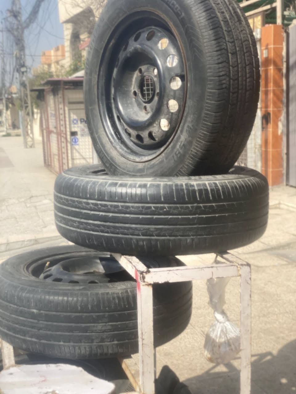 ‏سلام عليكم طخم تايرات  مع ويل15  للبيع السعر 150 وبي مجال زوج جديد كص وزوج نص عمر ***********
￼حي فلسطين سايدين بل القادسية
