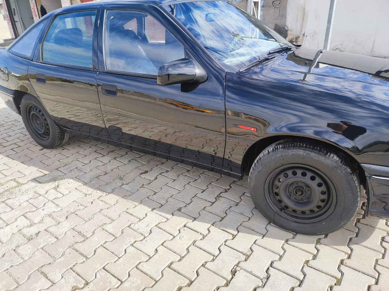 اوبل فكترا موديل١٩٩١ رقم كركوك سنوية مشروع وطني لغاية 2028 شهر 7 شرط تحويل .... أني مكلف بالنشر اتصل بالرقم صاحبها  ***********  ----  ***********
كير عادي محرك 20 ..... كوبون بنزين ⛽ موجود كير ومحرك شرط لاصرف لابخار صدر جديد تايرات جديد بطارية جديد كهربائيات كلها شغال دواخل كلش نظيف سياره لوووك كلش حلو ونظيف سعر ٣٤$ وبيها مجال شراي اتصل بالرقم صاحبها مكان سياره كركوك كركوك, العراق
