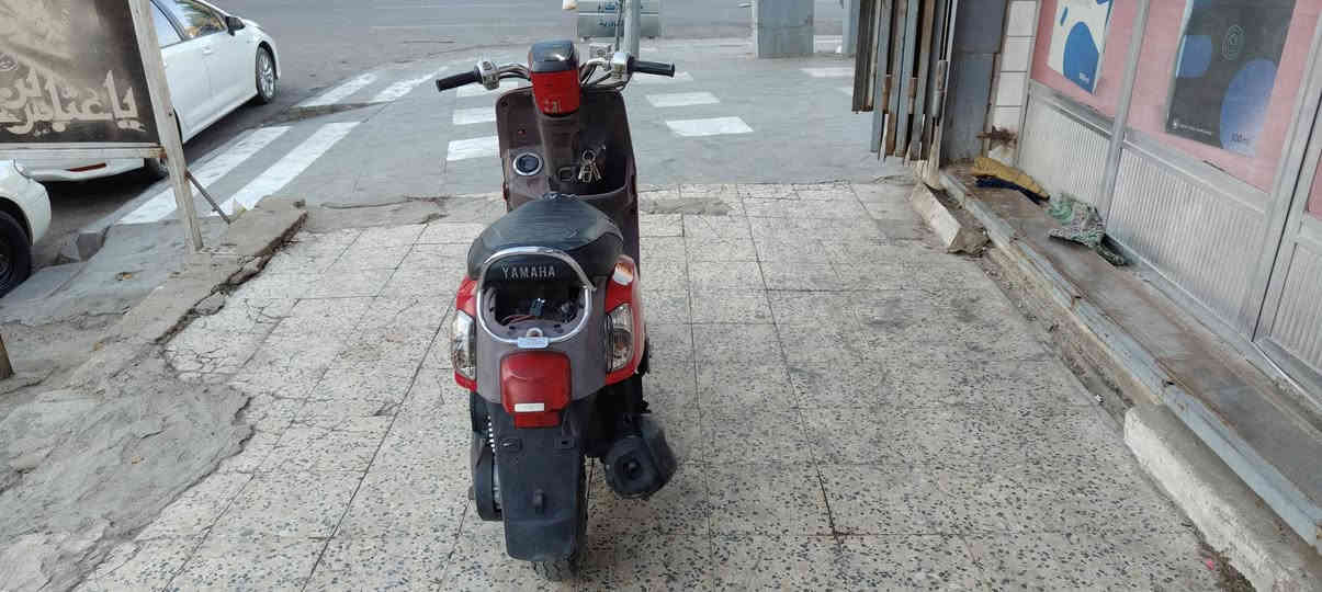 السلام عليكم 
دراجة بوليسي ياباني نظيفة بايدي منزلها من الرمبة من المعرض قبل اشهر، بوليسي نوزل فول نظافة، دراجة لا تعبانه ولا مشاية هواي كنت من دوامي القريب للبيت، لا ماشيه هواي ولا متعوبة واخذت فترة مطالعة نهائيا فقط تشغيل، الله يشهد ماخذها 1250 من معرض الحمداني وحاليا عاضها 900 ومجالها بسيط للشراي.
العنوان بغداد، كرادة داخل
***********
