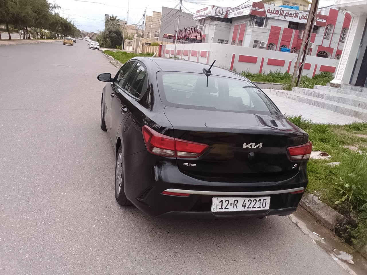 كيا ريو موديل 2023 ماشيه 24000 السياره ضرره من وره مبدل قبق صندوق ول أصلي موجود وبيه الجاملغات عل بارد ما بيه أي ضرار بل عراق شرط التحويل السعر 125 ورقه وبيه مجال  الرقم  ***********
