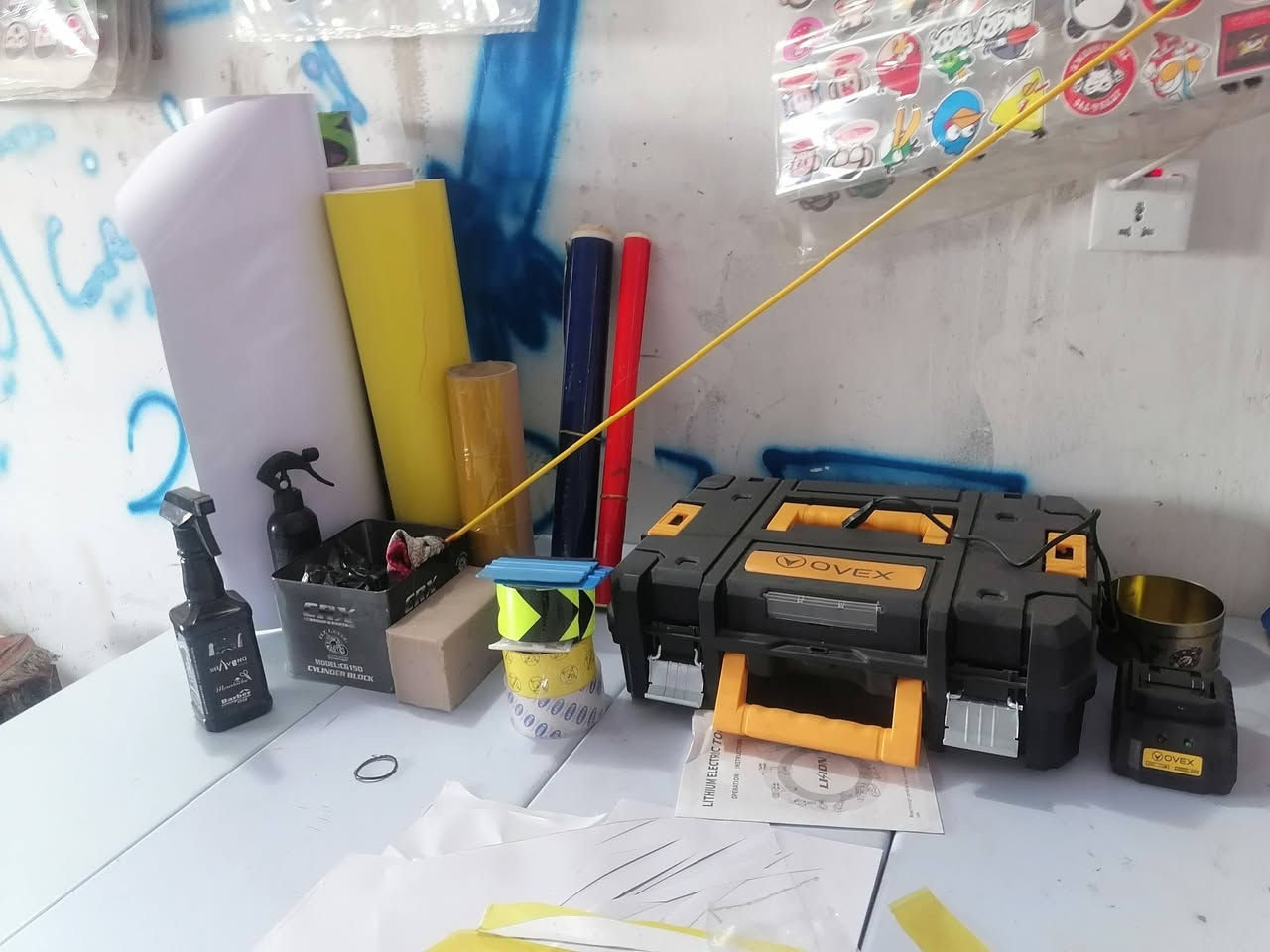 السلام عليكم  محل للبيع لعدم التفرقه كماليات استيكرات لاوصق لدرجات للسيارت..  مع دريل لقم.. دريل شد وفل براغي.. مع رفوف..كامل مكمل  بس تكعد فير للفابلون 

السعرمناسب خاص او الاتصال ***********
المكان بيجي..
