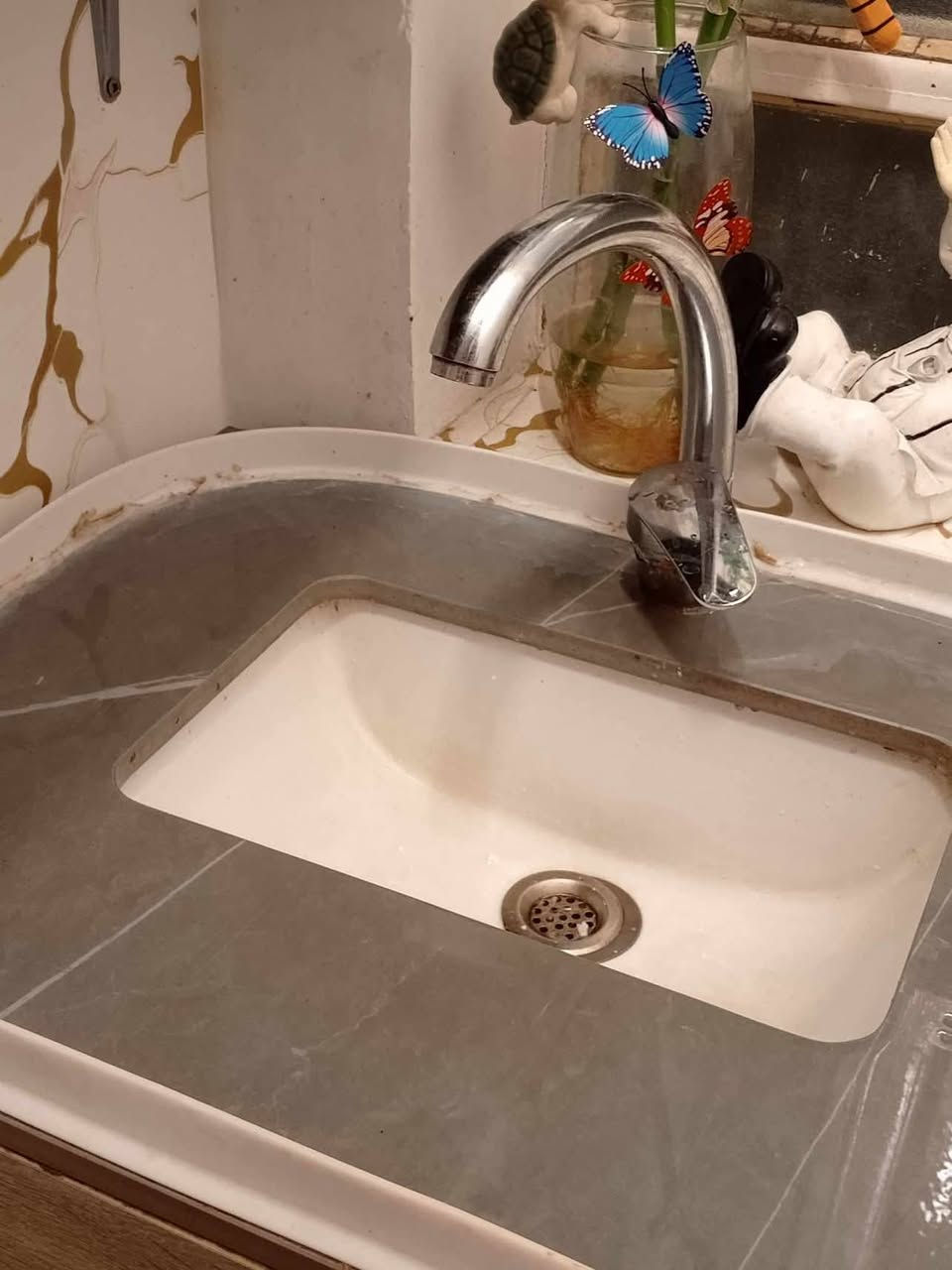 السلام عليكم عندي هاي هيه مغسله هيه كاونتر  قياسها 50 ب60 
طولها تقريبا متر 
نضيفه ومابيها اي ضرر اريد ابيعها 
بس حوضها صغير قياس الحوض ب35 ب25 
كلش حلوه اذا تتخلى بلمنزع مال حمام او باي مكان ع ذوقكم 😍♥
وخشبها كلش ثكيل وتجنن 
سعرها نهايته 50 الف ♥


**إذا كنت صاحب هذا الإعلان وتريد حذفه لأي سبب، رجاءا أرسل رسالة إلى الدعم الفني**