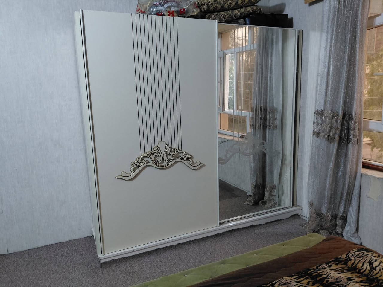 للبيع غرفة خمس قطع مستعمل نضيف
السعر ٣٥٠الف الاستفسار عن الموقع هذا الرقم *********** 
واتساب  فايبر ماسنجر موجود
