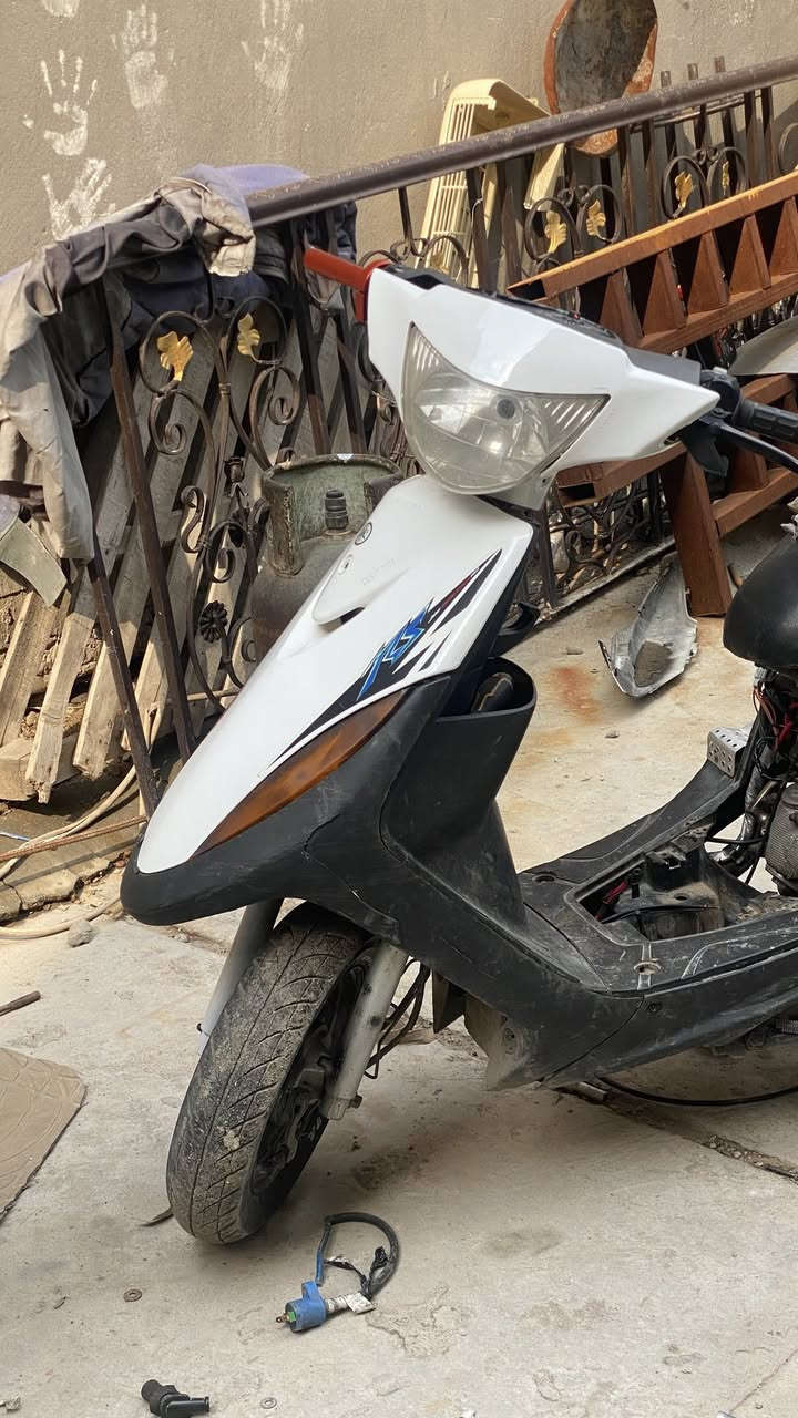 سلام عليكم ماكس عدلة
دراجة كاملة ابيع كوم حديد  على حطتها تجي تحمل وتروح 
دراجة كفرات جدد كاملة مكينة ما مفتوحة  
مكاني بغداد الجديدة 
متواجد فيس واتصال *********** 
سعر 225 الف قفللل بدون عملة
