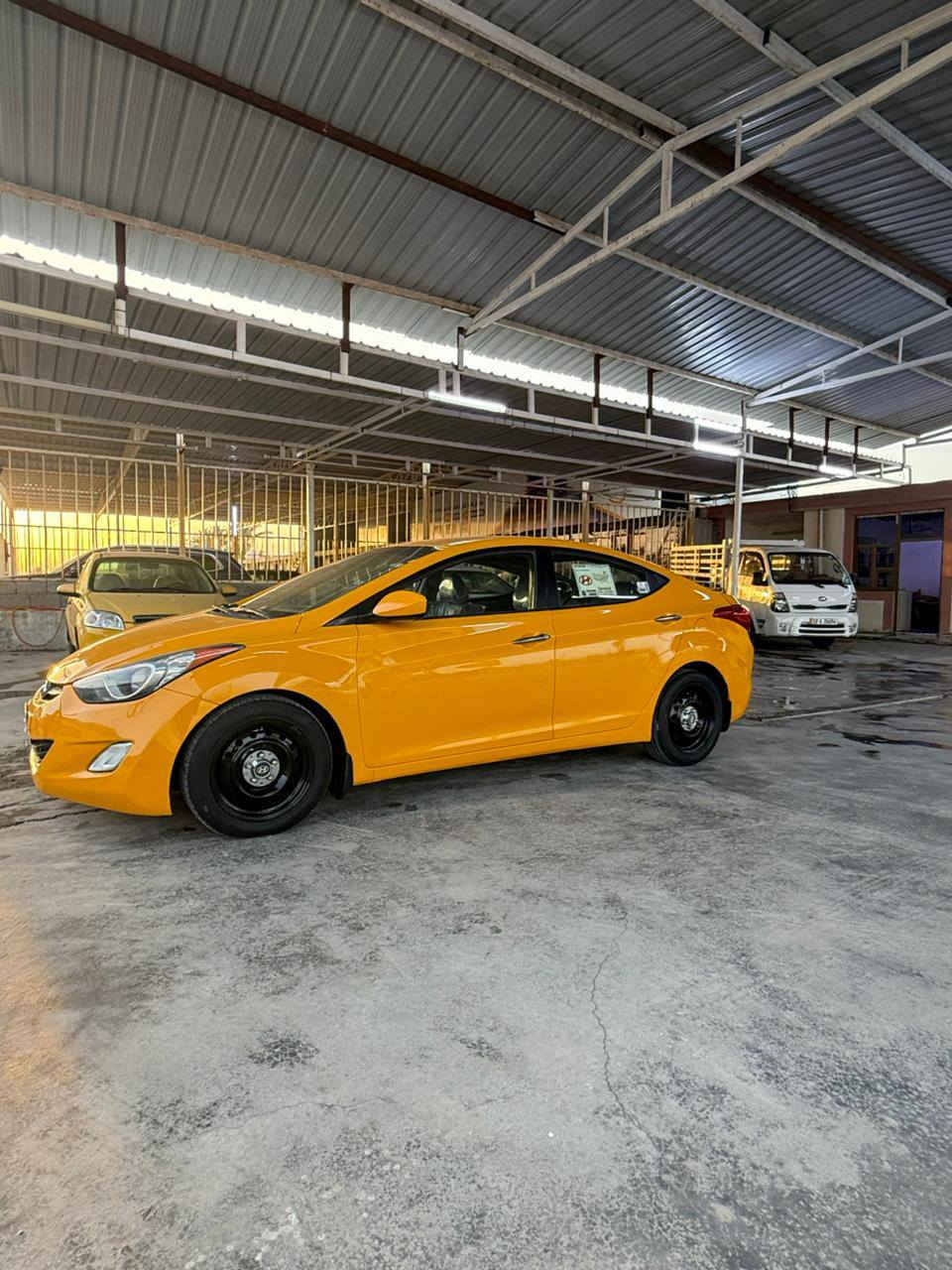 السلام عليكم للبيع فقط
النترا ٢٠١٣ رقم بغداد امريكي 
مصفرة هيئة وغرامات 
السيارة حادثها جاملغ امامي فقط مكفولة من الدواخل والمعجون اكرر السيارة بيها معجون بالبنيد من يم الجاملغ شي قليل 
مكينة ١٨٠٠ خير من الله بدون لاتنقيص ولا تبخير 
كير خير من الله والسيارة كلش ناعمة
تخم تاير جديد اندنوسي  
داخل السيارة مدوشم كشنات بالكامل سيارة مال جناي ومصروف عليها وبالعافية ع الياخذها 
العنوان بغداد اليوسفية 
السعر ١٠٣ 
***********
