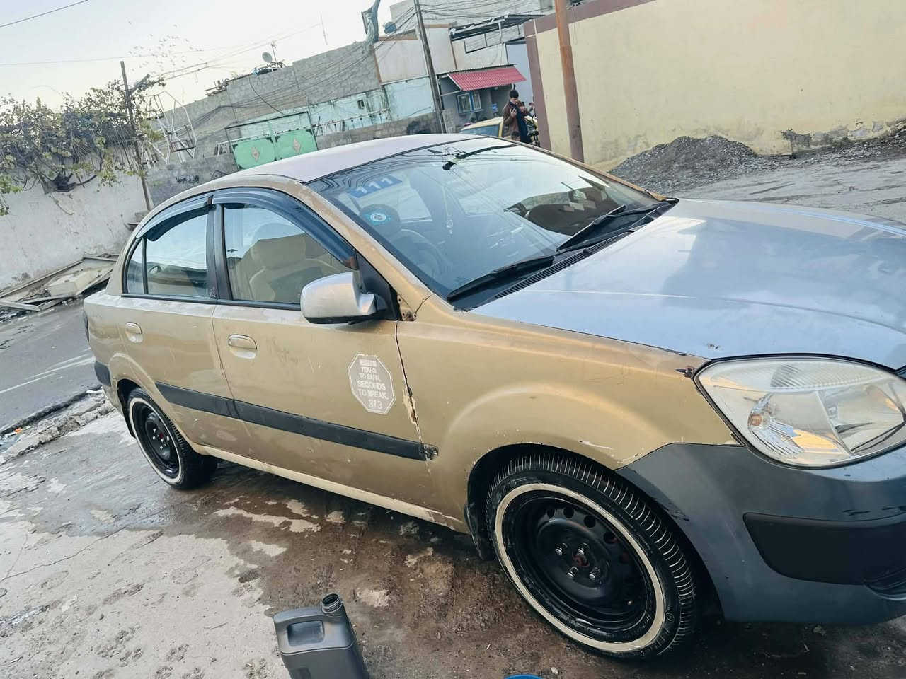 سلام عليكم سلام عليكم سياره كيا البيع موديل 2006 رقم بابل ضرر بيه واكعه على تكمه ابلوكه شرط وكاله او تحويل كابون بنزين بيه سعر 60 او بيه مجال رقم الهاته ***********
