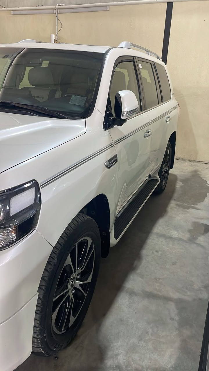 السلام عليكم للبيع لاندكروز 21 ماشيه 40الف حقيقي شرط الفحص سياره جديده معنى الكلمه
السعر 58 الف دولار مكان السياره بغداد نهايه الراشديه جديدة الشط للاستفسار اتصل 
*********** وماكو هيج سعر بكل السوك بالنسبه للجديد
