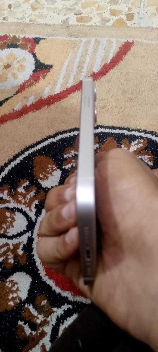 السلام عليكم 
ايفون ١٣عادي ذاكرة ١٢٨ بطارية ٨٥الجهاز وتر بروف مكفول من اي تصليح او عطل للبيع فقط ماعندي مراوس مكاني بغداد مدينه الصدر السعر ٥٠٠ او بي مجال مكلف بل نشر ***********
