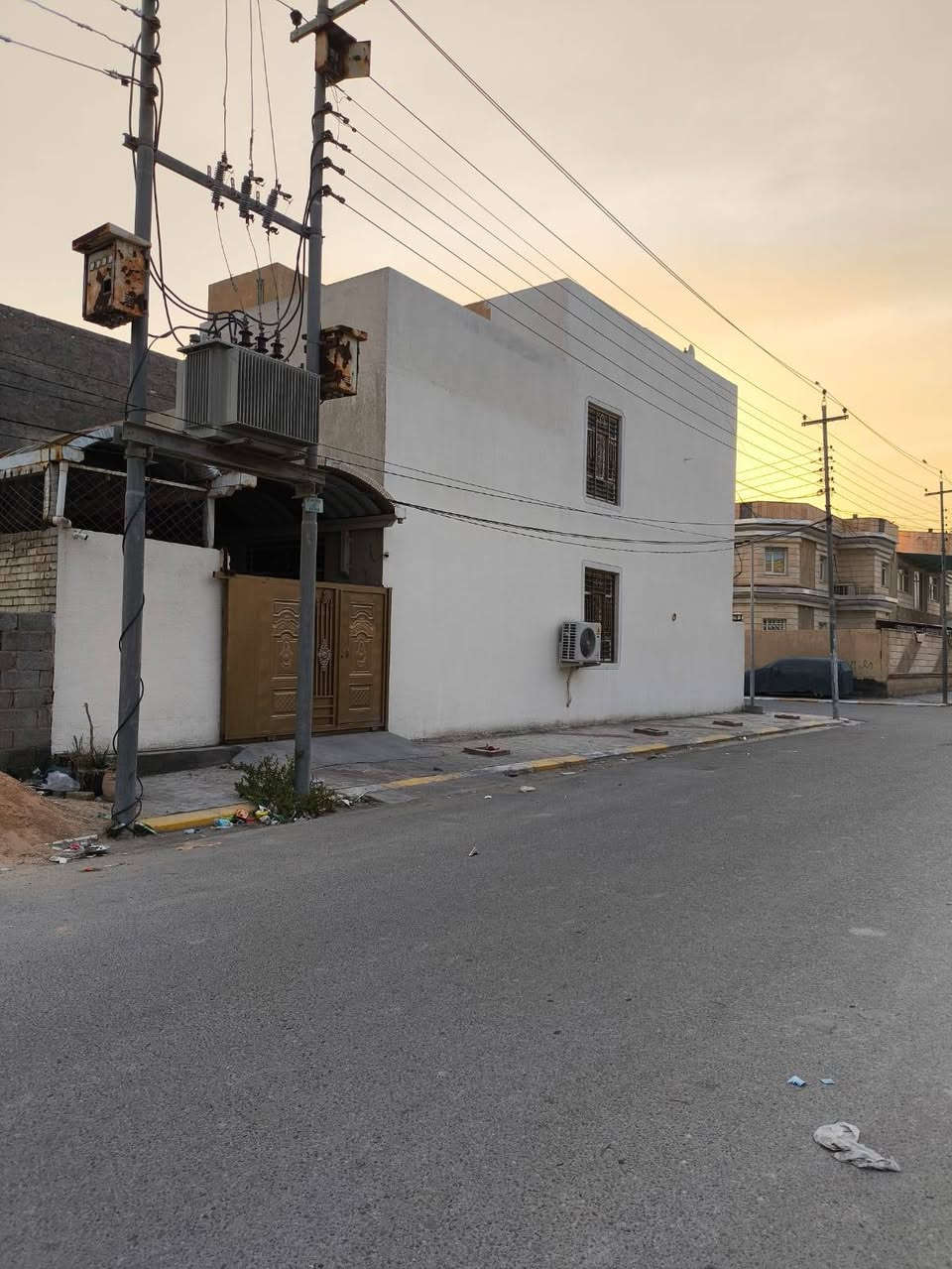 السلام عليكم ورحمة الله وبركاته
بيت للبيع ركن حي المجتبى مقابيل المستوصف على شارع 15
📍 الموقع: حي المجتبى – مقابل المستوصف
📄 طابو صرف مباشر بدون ورثة
📐 مساحة الأرض: 200 متر
🏗️ سنة البناء: 2019 (بناء حديث)
مواصفات المنزل:
🔹 استقبال واسع 6×4
🔹 صالة كبيرة 8×4
🔹 5 غرف نوم:
▪️ غرفة 6×4
▪️ غرفتان 4×4
▪️ غرفة 5×4
▪️ غرفة أطفال 3.5×3
🔹 مطبخ 3.5×3
🔹 مطبخ حار خارجي
🔹 حمامات داخلية ومجاميع صحية خارجية... على شارع 20 
🔹 كراج سيارة بمساحة 50 متر
📞 للاستفسار:
*********** 
***********
