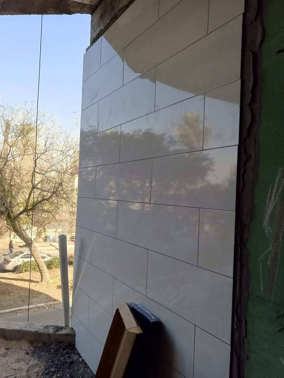 خلفه سيراميك من الموصل دقه ولتزام بلعمل نشتغل الواح بورسلين القياسات الكبيره وفق الانضمه الحديثه كبان ليزري وفابريتر فواصل سبيسرزات وقراصات *********** بي
