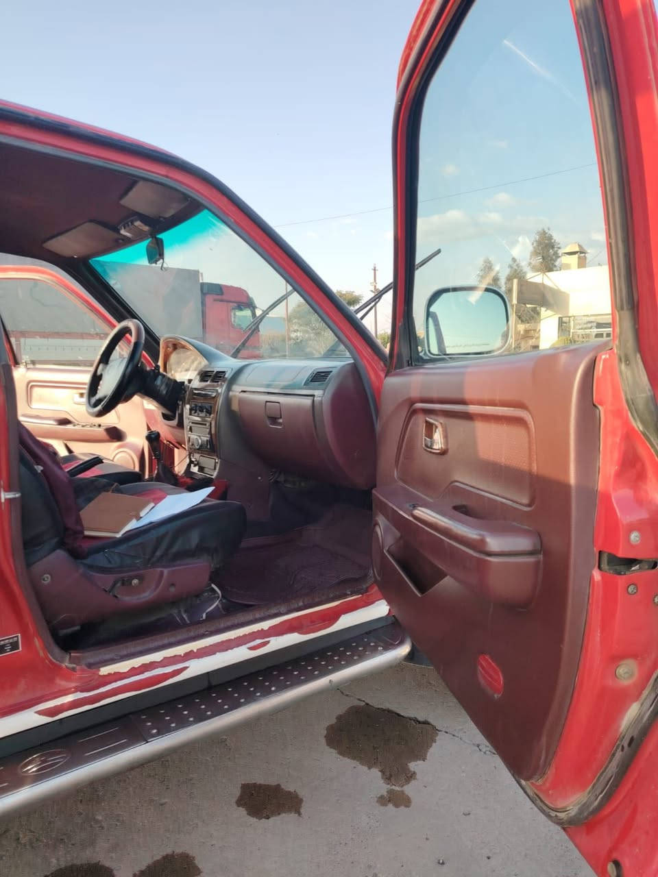 سيارة دير موديل 2012 لبيع
• اللون: أحمر 🔴
 • المحرك: بحالة جيدة
 • القير: عادي / أوتوماتيك
 • المكيف: شغال
 • الداخل: نظيف
 • الهيكل: جيد وخالي من الضربات القوية
 • السيارة جاهزة للاستخدام اليومي

📞 للاستفسار أكثر الاتصال على الرقم: (***********)
