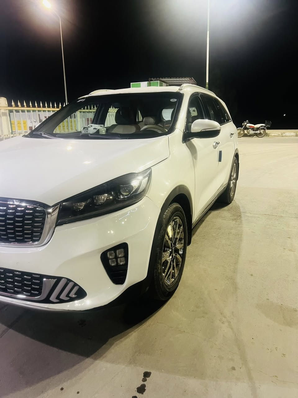 السلام عليكم (مكلف بالنشر )كيا سورنتو 2020 بنيد امبدل وجاملغ وباب السايق بيه رشه صبغ خفيفه كير ومكينه مكفولات رقم اربيل بسمي 6سلندر جلد كرسين كهرباء صندوق ذكي كامره خلفيه وبقيه الموصفات المعروفه مكان السياره بابل ناحيه الطليعه 
السعر 190وبيها مجال رقم صاحب السياره 

0781 866 9920
