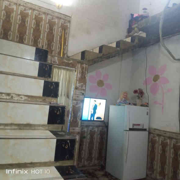 بيت للبيع

 رقم بلدي مسجل في البصرة منطقة العينة خلف المحكمة قرب الاربع شوارع 
مساحة البيت/ 100 متر 
الواجهة 5 متر والعرض 20 متر 
مكونات البيت/ طابقين
 الطابق الاول، غرفة نوم+ صالة+ استقبال+ مطبخ + صحيات 
الطابق الثاني مكامل ع النص باقي + سقف البيت كونكريت
سعر البيت/ 55 مليون وبيهه مجال 

اي استفسار الاتصال على الرقم التالية او مراسله على الواتساب ***********
