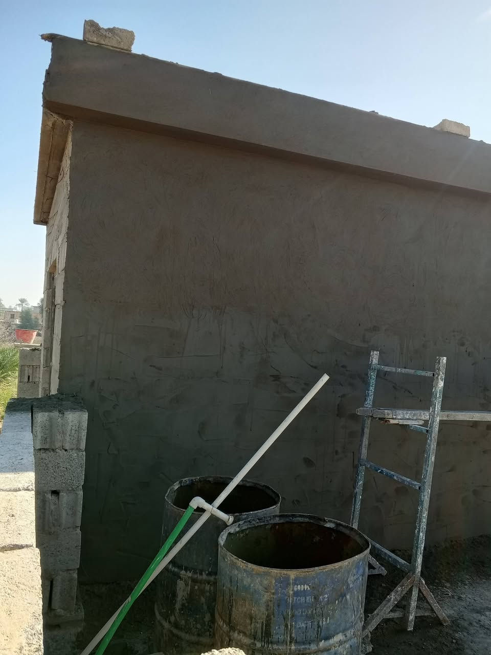 يوجد كادر لبخ جص و سمنت  ***********
