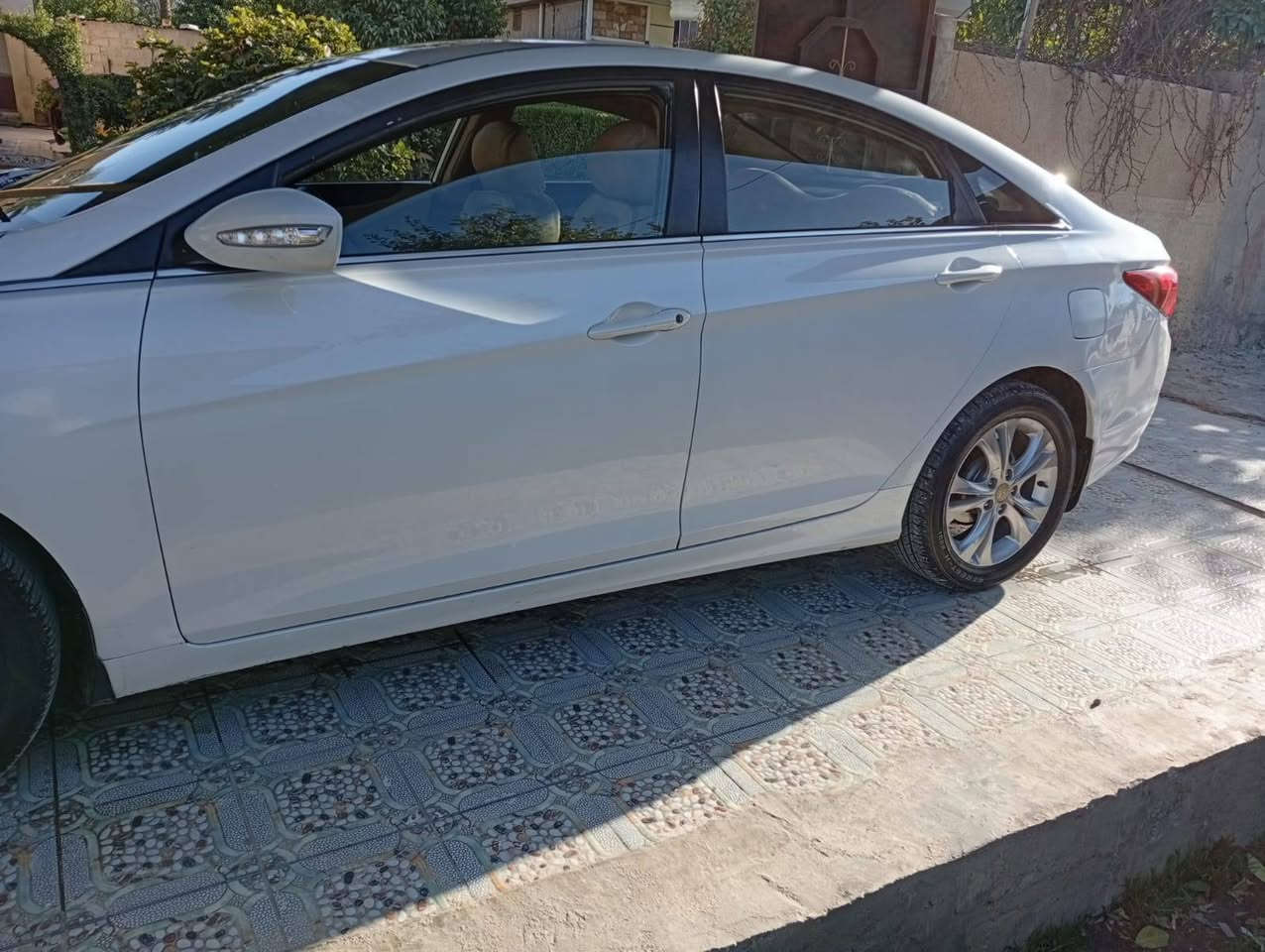 السلام عليكم اعضاء الكروب سوناتا خليجي موديل 2011 محرك 2400 دوش تخم تاير جديد حداديه جديده تحويل ثاني يوم السياره بيها خشونه بلمحرك اثر تأخير دهن السياره احله من الصوره مكان السياره صلاح الدين قضاء بلد مكلف بلنشر وهذا رقم صاحب السياره ***********
