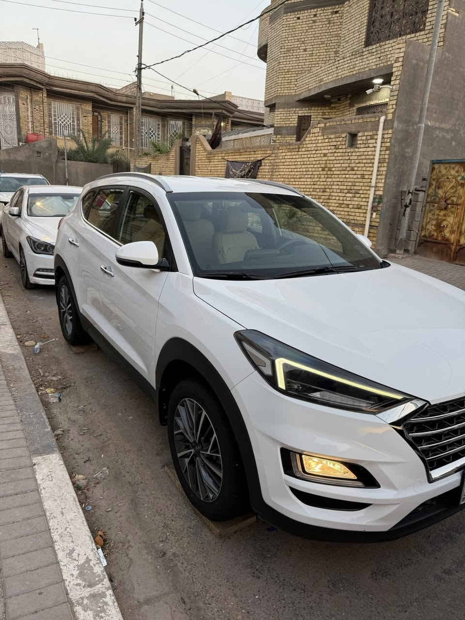 بيع فقط بدون مراوس – توسان 2020 خليجي
السعر:185 ورقة (قابل التفاوض )

ماشية: 66ألف حقيقي
الفحص: بوضع الشركة

المواصفات:
مكينة وكير برغي (ما مفتوح)
صدر أمامي وخلفي شرط بلاد على الشركة
بصمة لاخ جديدة غير مستعملة

)
كشنات مخمل 
دبل كشن كهرباء (2)
ايرل انفكشن
لايت عدستين زنون
بكلايت LED
شاحن وايرلس
حساس أمامي وخلفي
كامرة خلفية دوارة
تبريد قطعتين
اشارة ترحيب بليدات 
دبل LED
لايت متحرك (يصعد وينزل)

محرك 2000
سايد بريك رجل
تحكم ستيرن دبل
مرايات شفط
بصمة تشغيل + بصمة أبواب

رنجات 19 (خمس ويل)
3 وضعيات قيادة: عادي / سبورت / نورمل

السيارة فول مواصفات
رقم بصره  دولي

للاتصال: ***********
الموقع: البصرة 
@إشارة
