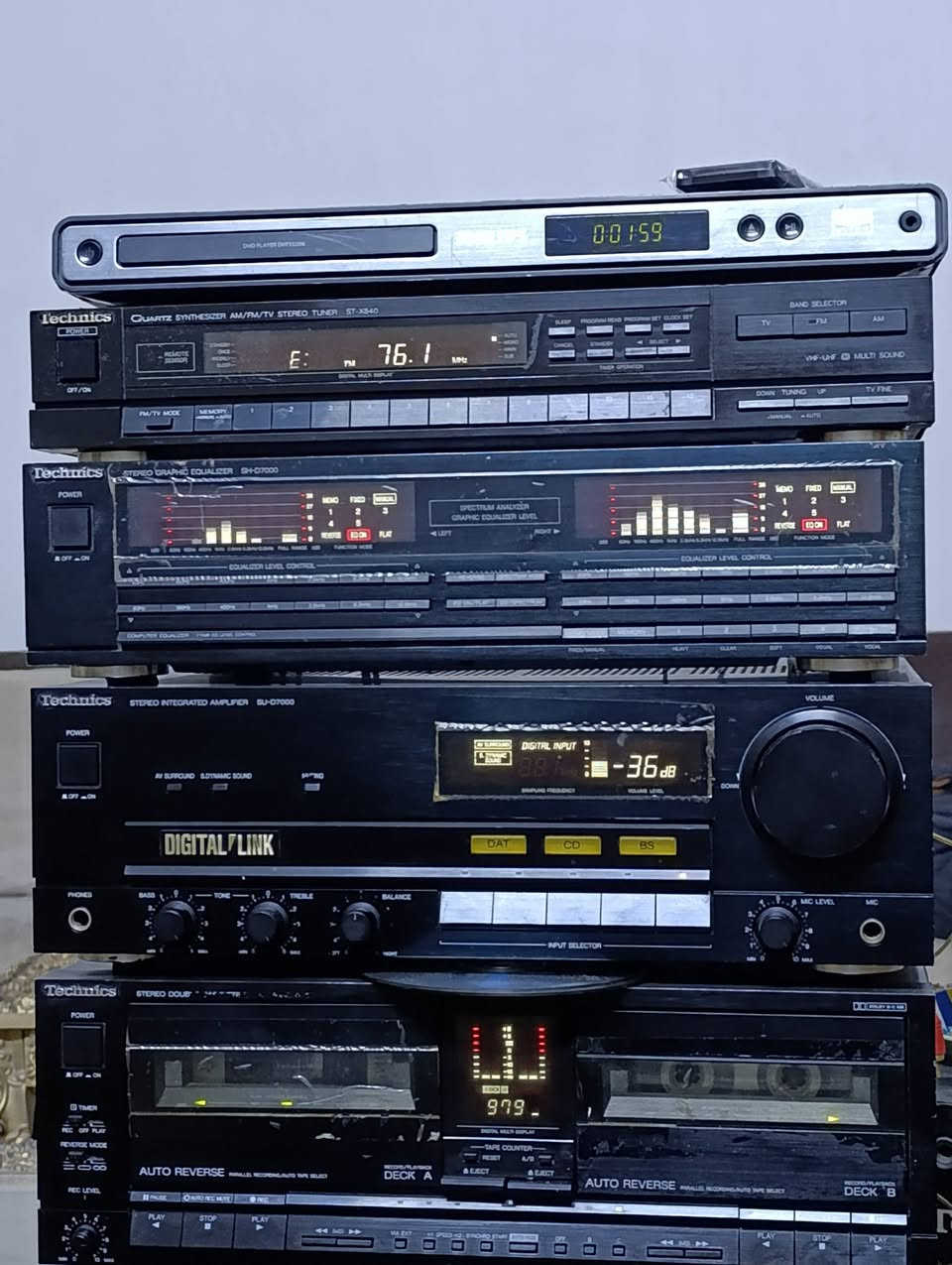 منرخصة الادمن سستم  تكنكس 7000. اربع قطع نقص CD. شغال بالكامل مع السماعات الاصليه للاستفسار على الخاص او واتساب ***********.
