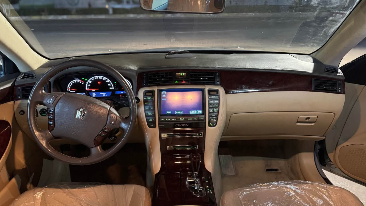 شاهینە 2008 ساج مەلەکی بڕاوە
گەورە بە بجوک بەحری 
سێ دوگمە پەردە حاسە
بەس شوێن موسەکانی بۆیاخە
تازە داخل نمونە لەجوانی
سعری 50$ گەڵاو مەجالێکی کەم

***********
***********
شوێن سەیدسادق حلبجة, السليمانية
