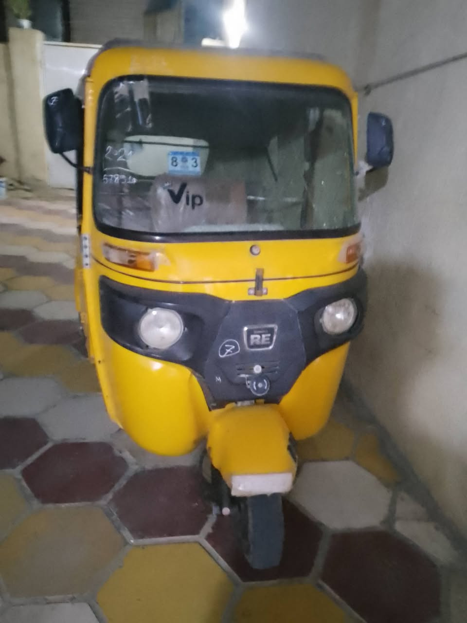 سلام عليكم ورحمه الله وبركاته تكتك واحد وعشرين وراق ماتترقم سعر مناسب مكان ناصريه ***********
