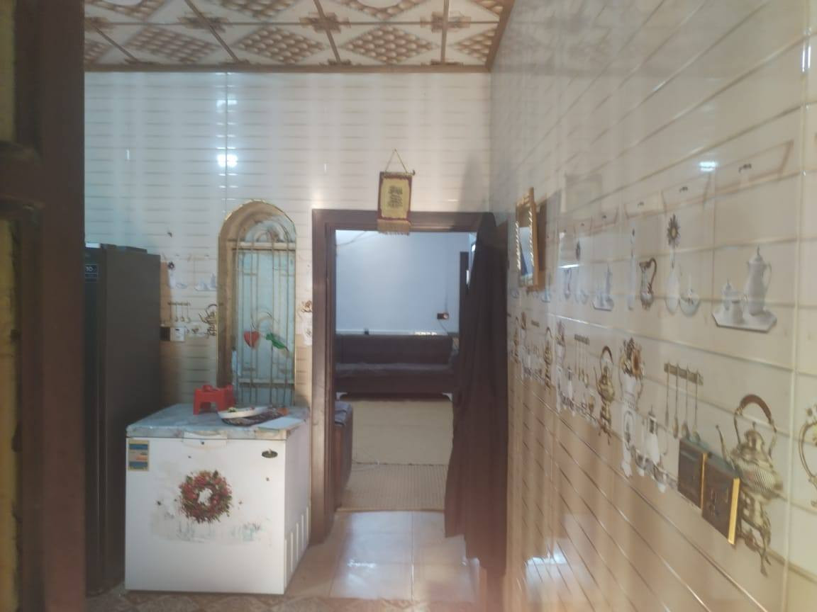 دار للبيع ١١٠متر طابق ونص - في حي العسكري منطقة ال٣٠٠٠ خلف السوك -سكفه عكاده البيت نضيف جداً /
السعر ٩٥ /  ☎️*********** مكتب الموسوي
