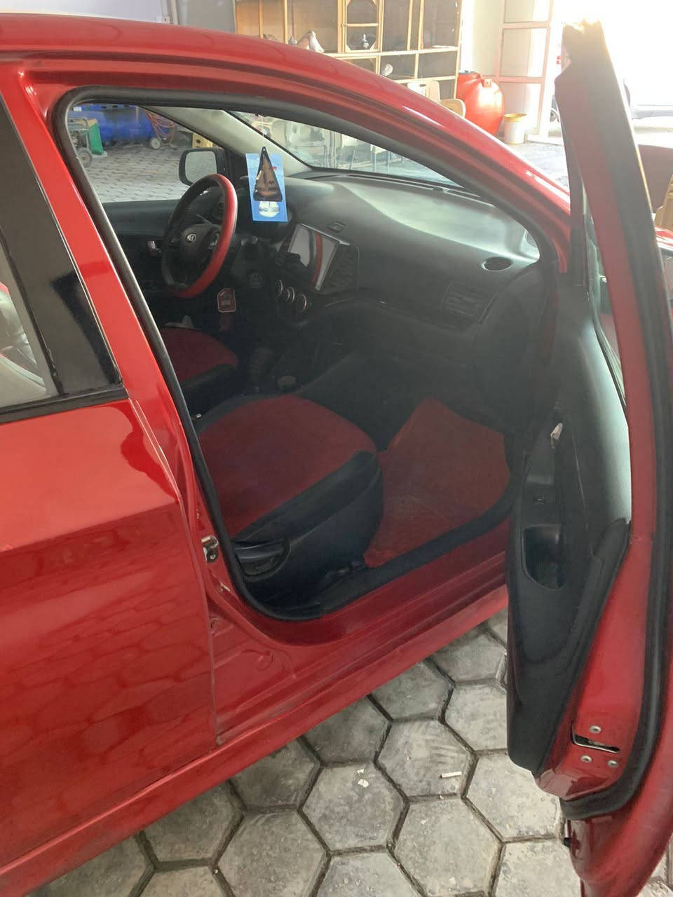 السلام عليكم سيارة كيا بيكانتو مديل 2013 سياره حلوه جاهزه بيها صبغ احزام تريد وكاله أم تحويل سعر 80$وبيها مجال ***********
