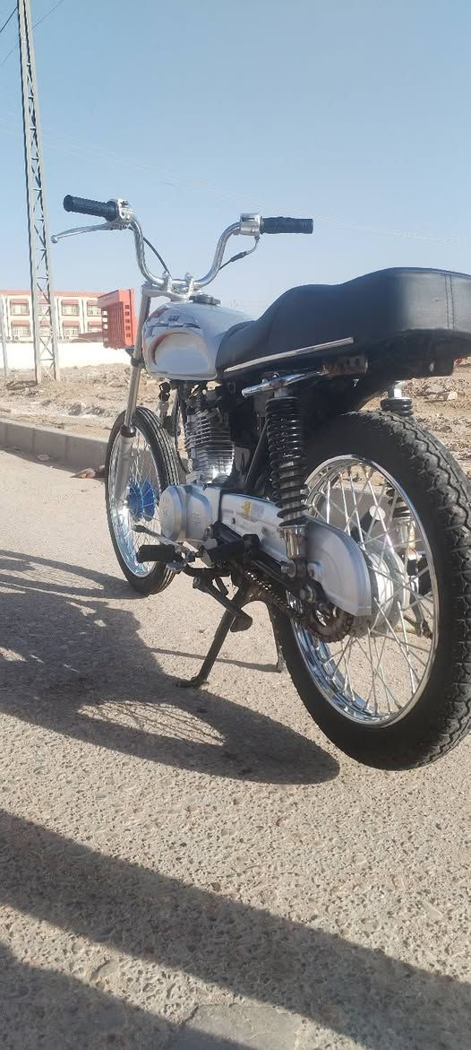 للبيع سعر 650 وبيها مجال
***********
