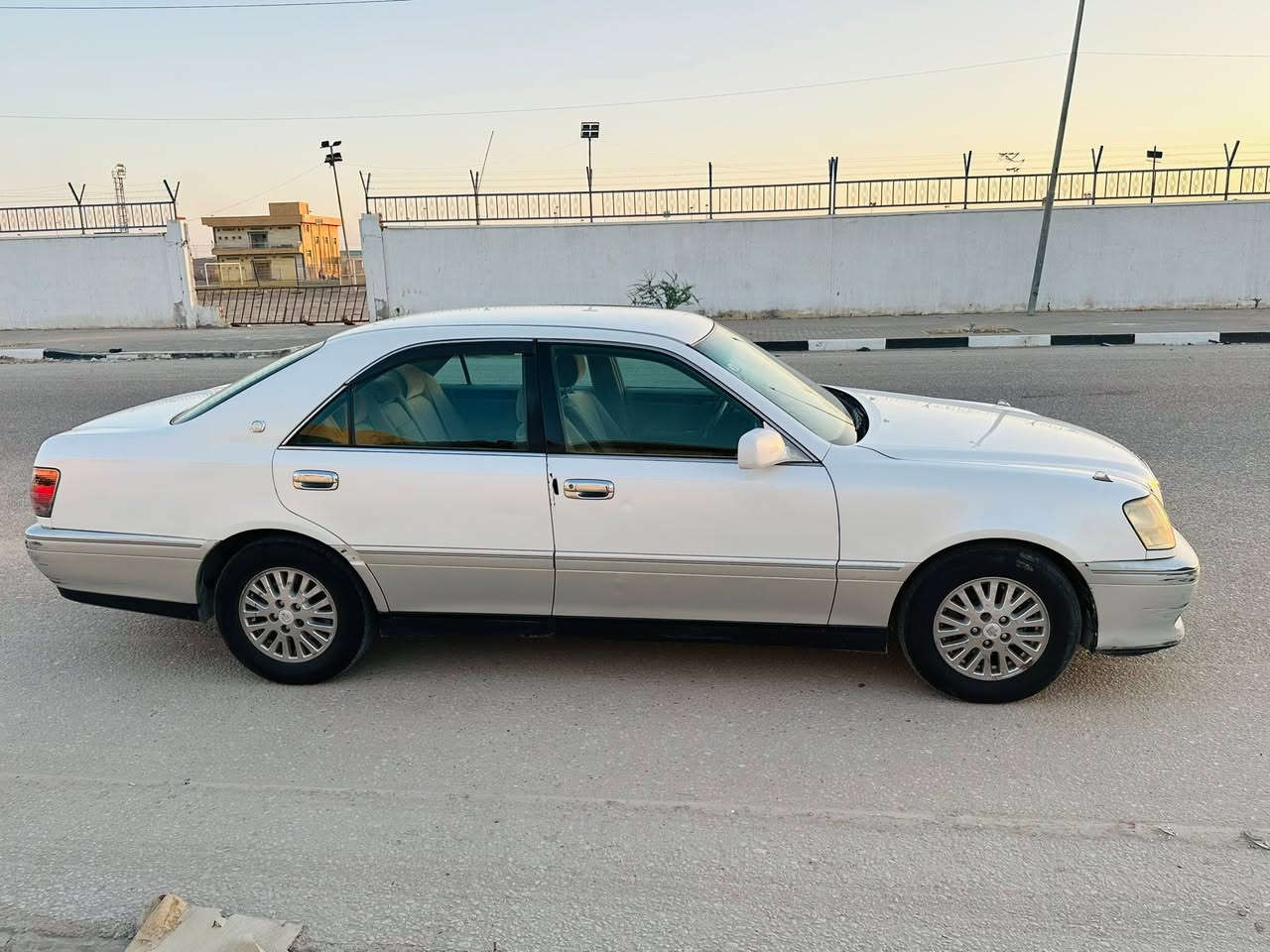 تويوتا كراون (جنون)
محرك VVT 25000 

دگمة وحدة موديل 2000

رقم بصرة انگليزي تحويل ثاني يوم 

موقع : البصرة / قضاء القرنة 

***********
