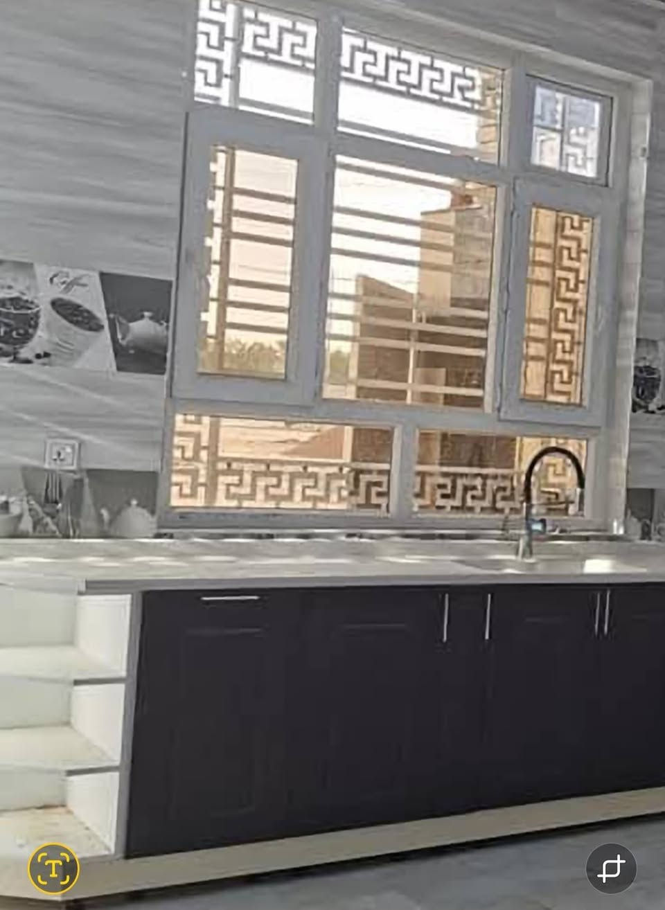 كاونتر نظيف جدا HDF .
الداخل MDF الطول ٥،٨٠سم .. حرف L 
للبيع السعر ٩٠٠ الف مع ساحبة الدخان والسلات ... 
للتواصل الاتصال على الرقم ***********. 
كربلاء .
