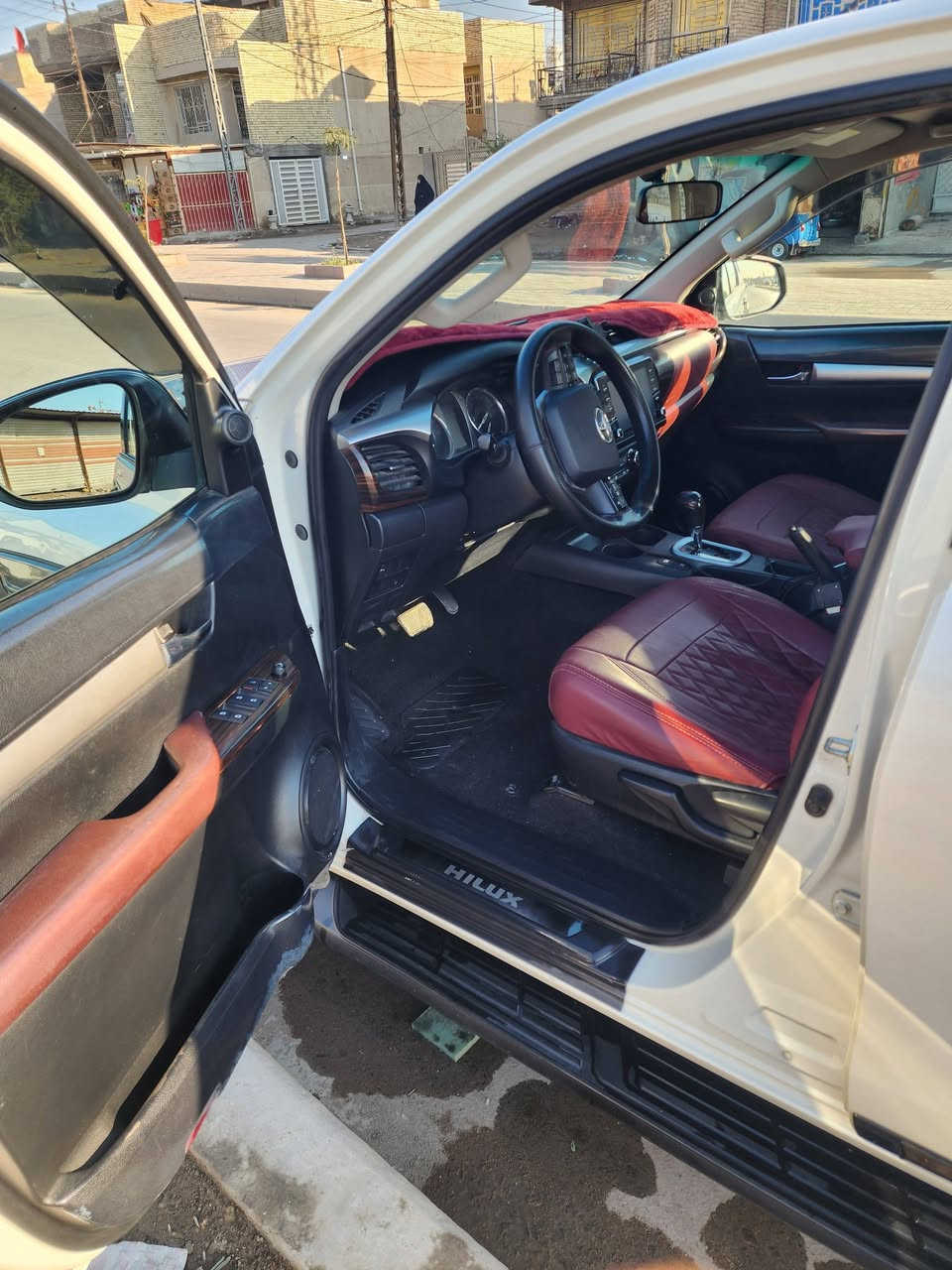 السلام عليكم هايلوكس موديل ٢١ رقم اربيل باسمي ماشيه ٩٠ الف موجوده في بغداد السعر المطلوب ٣٣٥ وبيها مجال الاستفسار على الرقم ***********
