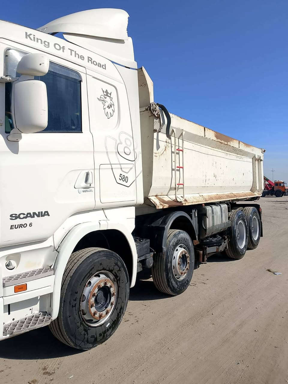 سلام عليكم من رخصت الأدمن المحترم سكانيه  V8 2017 قاطره ومقطوره بسمي سياره جاهزه من جوه الشغل مكفوله كير محرك حداده سياره خير من الله تايرات تخم جديدجوها مكان السياره بصره الزبير السعر 8شدات ونص $ ***********
