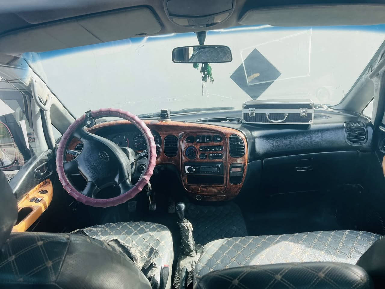 كيه هونداي ستاركس مديل 2000 رقم صلاح الدين سنويه ال 27  سياره كامله مكمله  محرك بي بخار  وصرف دهن   بدي طويل ٧ جنكال مكان السياره ديالئ المقداديه سعره ٥٠ وبيه مجال قليل  ***********
