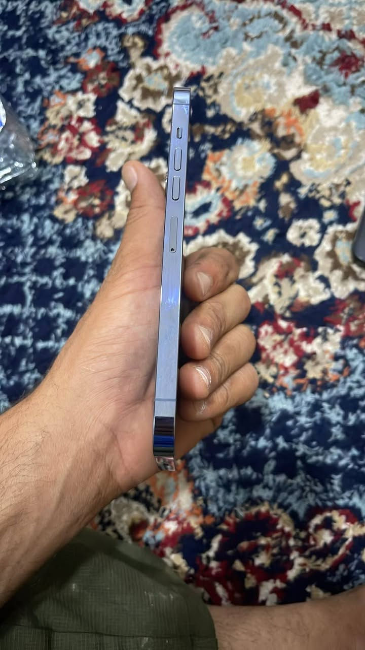 13 برو ماكس 
ذاكره256
بطاريه80
دبل شريحه شرق اوسط
كامل ملحقاته كارتونه مطابقه
جهاز مكفول افحس وين ميعجبك  
وسعره 780 
*********** فقط تصال موجود
