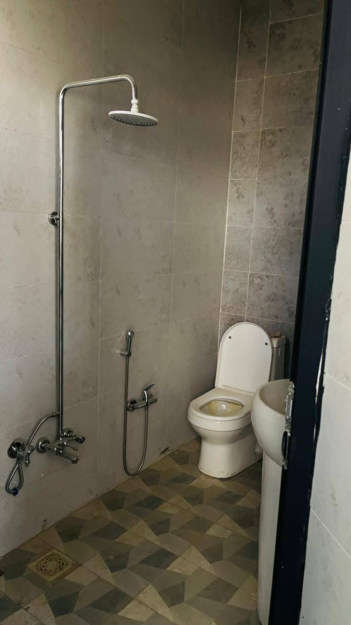 أللهم صل على محمد وعلى آل محمد
للبيع  
دار سكني  ١٠٠ متر وجه ١٠ في ١٠  متكون من ثلاث غرف ومحلقات كامله مطبخ صالة حولي و صحيات جوه وفوك   
عنوان الدار  القادسية الثانية    يرهم بيع ويرهم مراوس بقطعة   للإستفسار  التواصل  على الخاص او الاتصال  ***********_***********  او مراجعة المكتب  العنوان  الطارمية الشارع الرئيسي تقاطع شارع التدبير عمارة ابو صخر مكتب الرياض للعقار/ الطارمية   واهلا وسهلا
