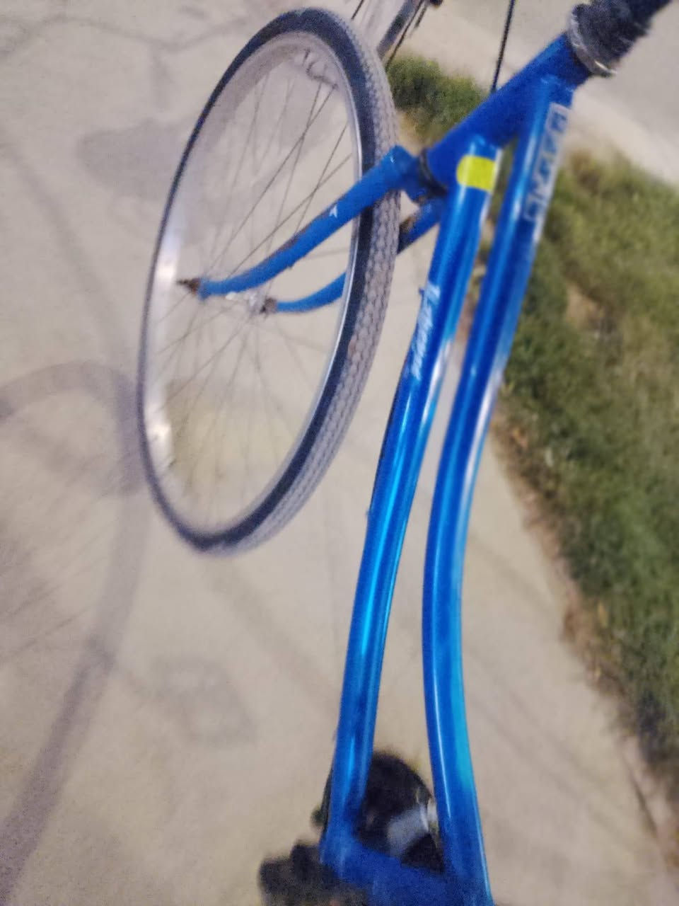 السلام عليكم خوان بايسكل بطه حجم ٢٦ موديل ١٦ بايسكل فول لاطسه ولا ركله ولا شي فول نضافه كدامكم سعره ٨٠ وبي قليل للشراي كربله حي العامل


**إذا كنت صاحب هذا الإعلان وتريد حذفه لأي سبب، رجاءا أرسل رسالة إلى الدعم الفني**