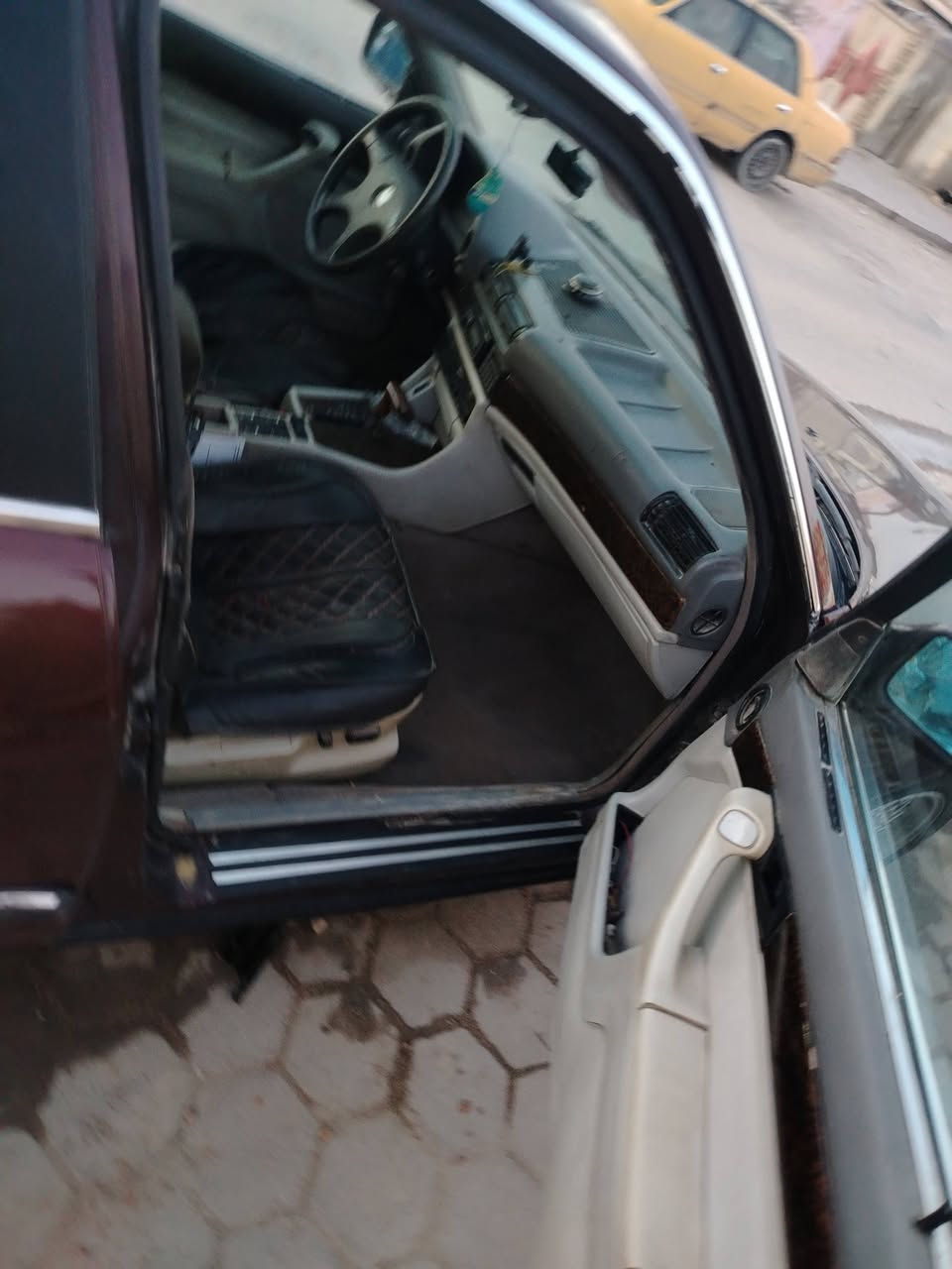 سلام عليكم بي ام دبليو ٧٣٠البيع السياره نضيفه مكينه جديده حداديه ٨٠ باميه كهربايات كله شغاله كراسي كهربائيه صبغه جديده تخم تايه جديد رقم بغداد تحويل ثاني يوم السياره مال جناي العنوان النجف السعر ٤٠ وبيه مجال بصيط الاستفسار عن هذا الرقم ***********
