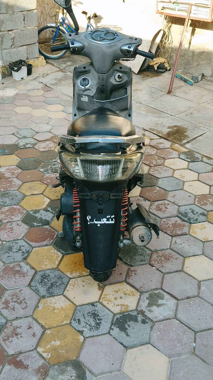 السلام عليكم سكنس فحل ياباني كابريتر
مكينه مامفتوحه 
كابريتر اصليه
شلعه ومعدله تعبر 110
نازله من الحاويه بشهر 8 والوصل موجود
ماشيه 9الاف فقط
سلف نكره بكل وقت وهندر شغال
لايت عالي ناصي رماش
لايت سعره 25 الف زنون
بك لايت شغال وهورن
اشاير دبل اشاره (اشاره لون برتقالي مال سياره لد قوي كلش)
كفرات ختم واحد وي المكينه
الدشبول شغال (عداد السرعة والبانزين كله شغال)
قفل ستيرن وقفل جنطه وقفل جوزه كامله الأخير
تاير خلفي  جديد اصلي تايوان
دهن الله شاهد كله امزويل لو لكمولي 
دراجه مدرايه كلش
السعر: مليون وبيه مجال للشراي
المكان: ناصريه مركز
رقم الهاتف: ***********
