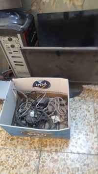 شاشة • سماعتين • وايرات شاحن