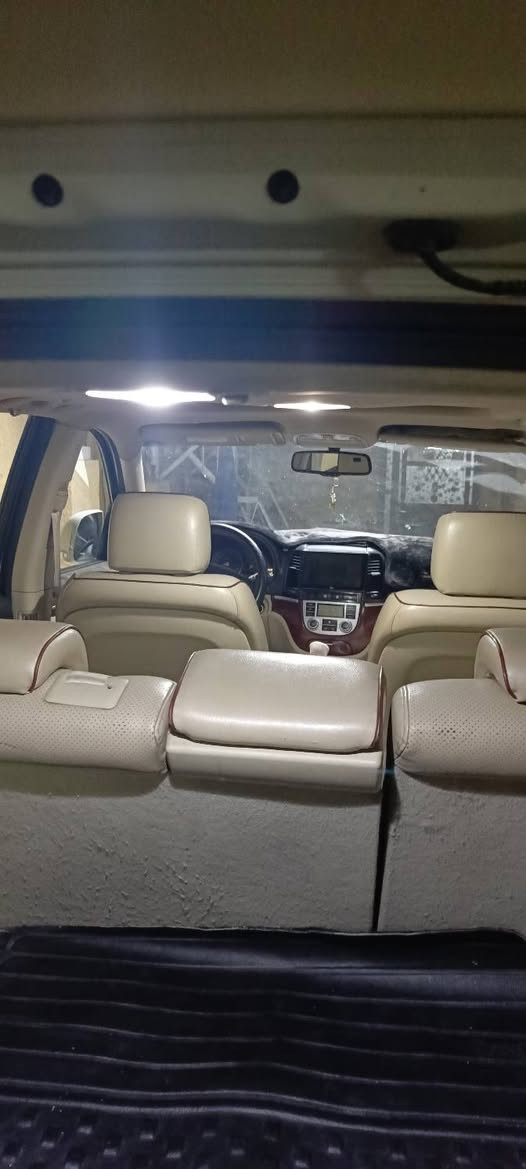 السلام عليكم سنتافي خليجي9 بغداد الدولي بسمي مكفوله وجاهزه فول مواصفات 6سلندر 7راكب ثلاث قطع تبريد فور ويل فتحه ماشيه150الف السعر 135اتصال ***********او***********
