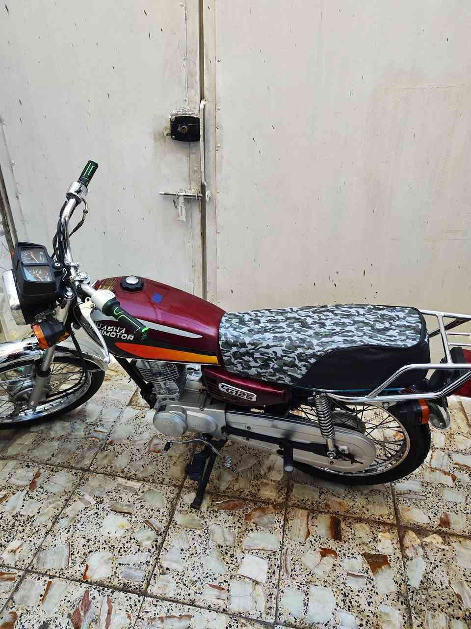 السلام عليكم
دراجة 4 كير نامة شركة هوشا اصولي (عندي سنوية بأسمي) رقمتها قبل سنتين 
وكيلها العارضي اني مطلعها من الوكيل 
موديل 2021
دراجة حلوة نظيفة ماماشيه هواي اروح لدوام وارجع
مره بوش الهندر فانفتحت تبدل فقط الشفت مال هندر 
والكيج مال سرعة عاطل

السعر 800 الف  
مكاني الكوفة 
***********
