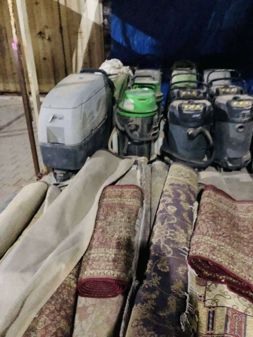 تخامه وجلسات وطبلات ومكاين جلي شغالات ومكانس كهربائيه شغاله وجلايات كاشي وطبلات وميز طعام وكوشات مفرده 
***********
