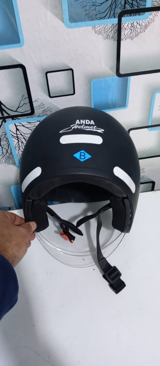 السلام عليكم خوذة اصليه مال امزون سعر 25الف عنوانك بغداد رقم هاتف ***********
