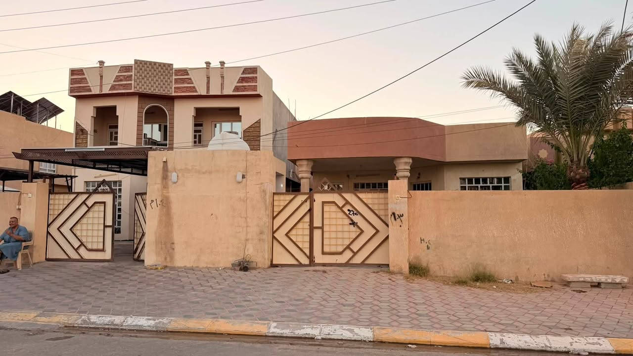 السلام عليكم
دار 600 متر في  القادسية شارع المستشفى 
قديم مقابل التجاري + مقابل حديقة
الواجة 20*30 والنزال
شارع 20 الخدمي 
دار قديم ولكن جاهز للسكن 
من القطع المميز في شارع المستشفى القادسية 
وقريب ع شارع العام 
للاستفسار اكثر مراجعة مكتب عقارات و مقاولات السردام او الاتصال 
***********
***********
