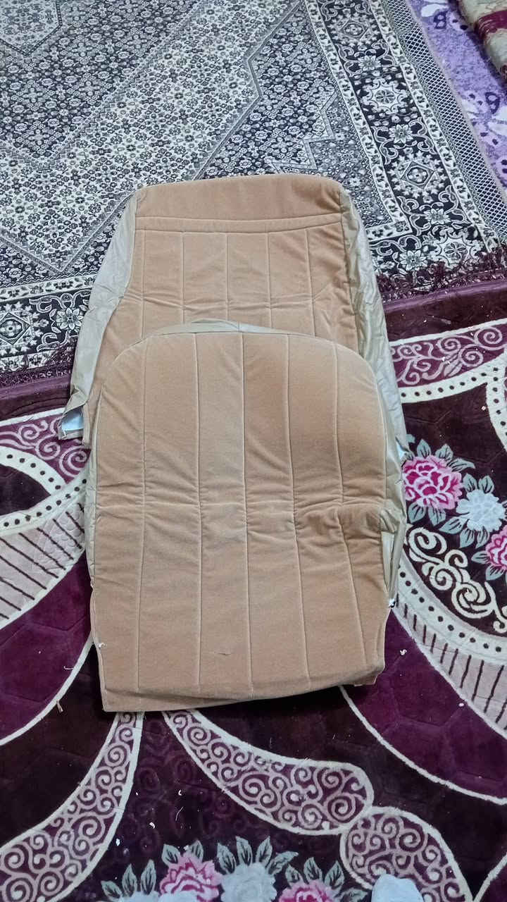 السلام عليكم 
دوشمه سوبرمان جديده اصليه اللون بيجي مخمل والظهر جلد 
التواصل ***********
