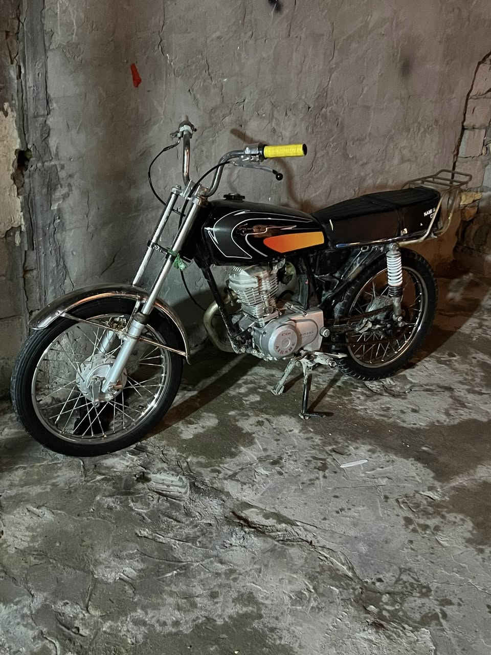 سلام عليكم دراجه يراني نامه للبيع أدوات أدوات دراجه ناعمه وحلوه نهضه شلعه حلوه بس من جوه الكاور ذب دهن عوزهاا كازكيت بس ولباقي كله مكفول عنوان البصره زبير شراي يتصل ***********
