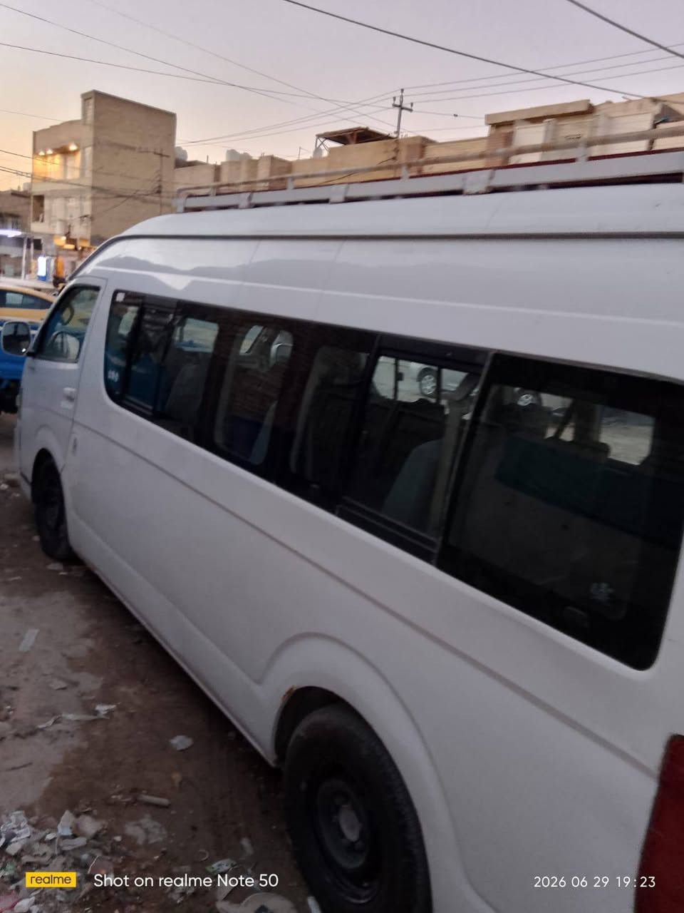 جمبي H2٢٠١٧ سياره باسمي تحويل ثاني يوم تبريد كامل سياره منضومه غاز مكينه جديده لاتبخير ولاتنقيص طخطخات ناعمه داخلها نضيف السعر ١٦٠ وبيها مجال بسيط 
***********
