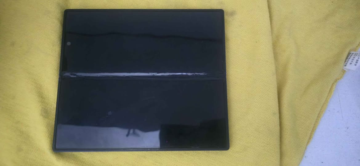 للبيع: Samsung Galaxy Z Fold6 – 256GB | اللون: أزرق | 5G

السعة: 256GB.

اللون: أزرق.

يدعم 5G.

نسخة أمريكية.

مفتوح على جميع الشبكات.

يدعم شريحة فعلية واحدة (Nano SIM) + شريحة إلكترونية (eSIM).

يدعم حتى 8 شرائح eSIM.

الإعدادات نص عربي ونص إنجليزي.

الجهاز واتر برووف، وتم فحصه داخل الماء ويعمل طبيعي (شرط: الفحص جوّا المي).

الشاشة الداخلية لا تعمل فقط.

الشاشة الخارجية تعمل بشكل ممتاز، وتدعم 120Hz في جميع التطبيقات والألعاب والاستخدام اليومي.

جميع وظائف الجهاز الأخرى شغالة بشكل طبيعي.

الشاشة الخارجية فيها خدوش.

توجد ضربات/دعسات في الشاصي كما هو موضح بالصور.

الجهاز بدون أي ملحقات، فقط الجهاز.

النظافة والحالة موضحة بالكامل في الصور والفيديو.
مكان بغداد البياع 
الف 675
*********** بغداد, العراق

