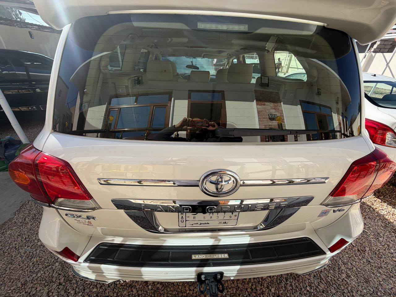 السلام عليكم للبيع لاندكروز GXR ٢٠١٤ اصل بأسمي السياره كفاله من الحادث فطيم حداديه جديده وتخم تاير جديد والسياره احلى من الصور مكان السياره كربلاء حي الاسره  السعر ٣٨٠ وبيها مجال للشراي سعر مناسب مال بيع للإستفسار *********** /***********
